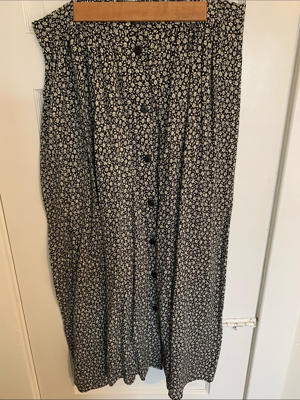 Black Floral Button-Front Midi Skirt Size L